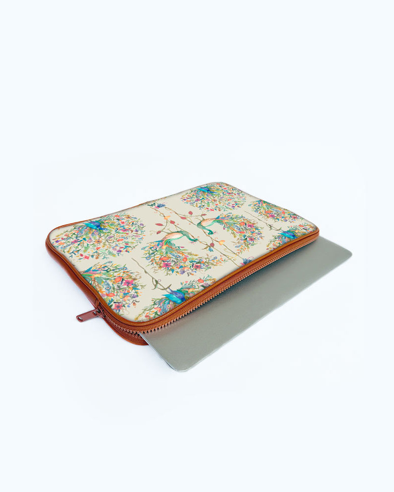 Peacock Fidelity MacBook / Laptop-Sleeve Mobile Case by CoverMeUp - Style 73