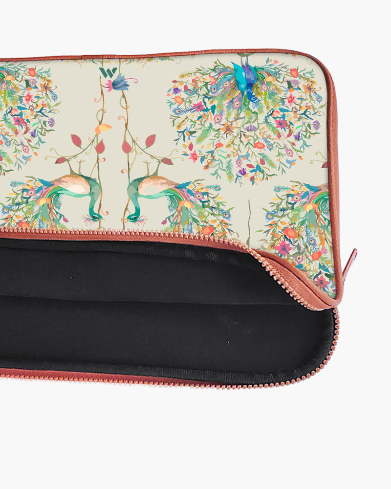 Peacock Fidelity MacBook / Laptop-Sleeve Mobile Case by CoverMeUp - Style 81