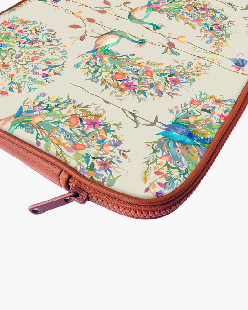 Peacock Fidelity MacBook / Laptop-Sleeve Mobile Case by CoverMeUp - Style 83