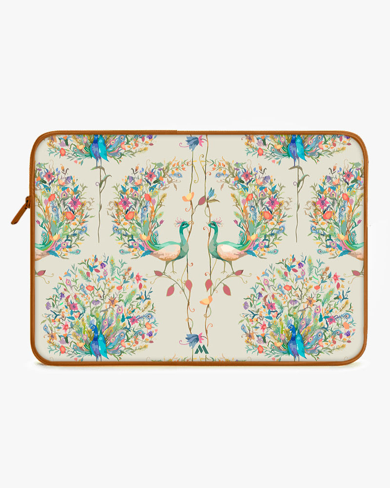 Peacock Fidelity MacBook / Laptop-Sleeve Mobile Case by CoverMeUp - Style 11