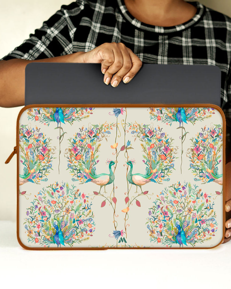 Peacock Fidelity MacBook / Laptop-Sleeve Mobile Case by CoverMeUp - Style 89