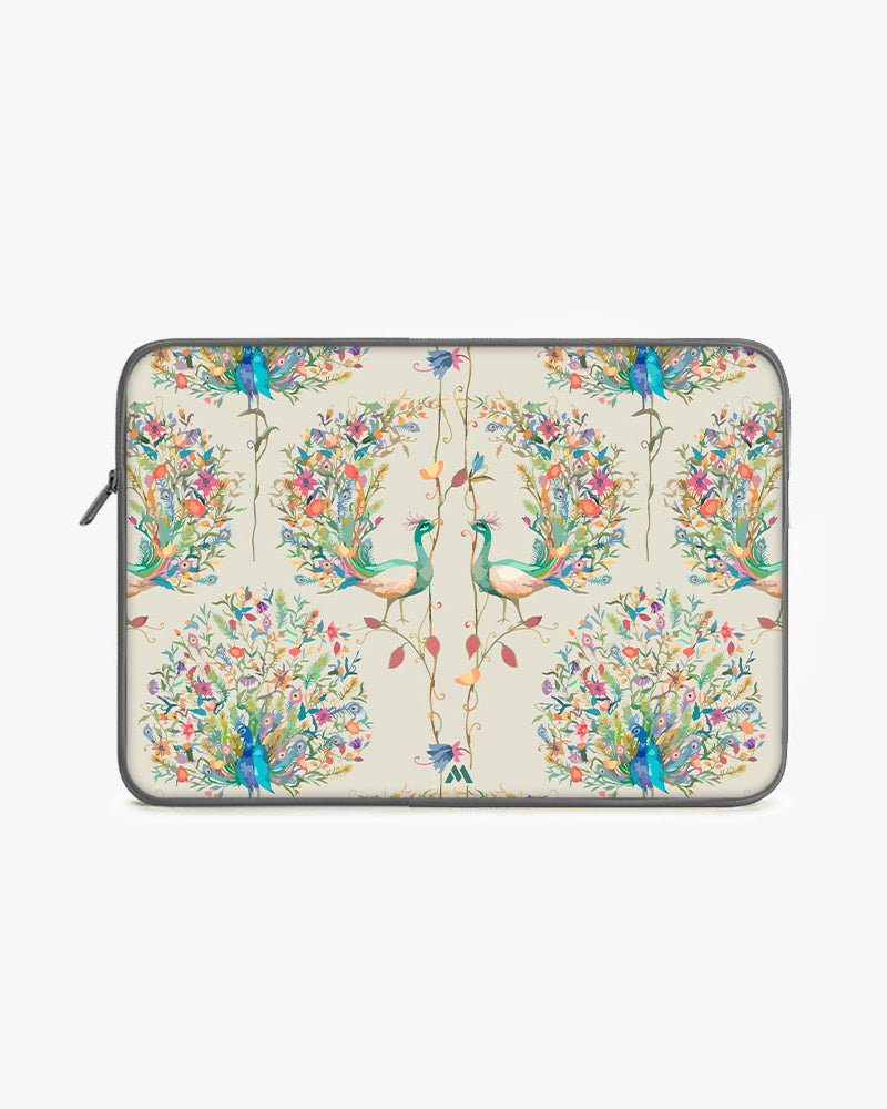 Peacock Fidelity MacBook / Laptop-Sleeve Mobile Case by CoverMeUp - Style 13