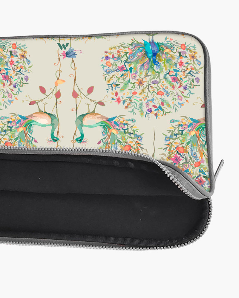 Peacock Fidelity MacBook / Laptop-Sleeve Mobile Case by CoverMeUp - Style 104