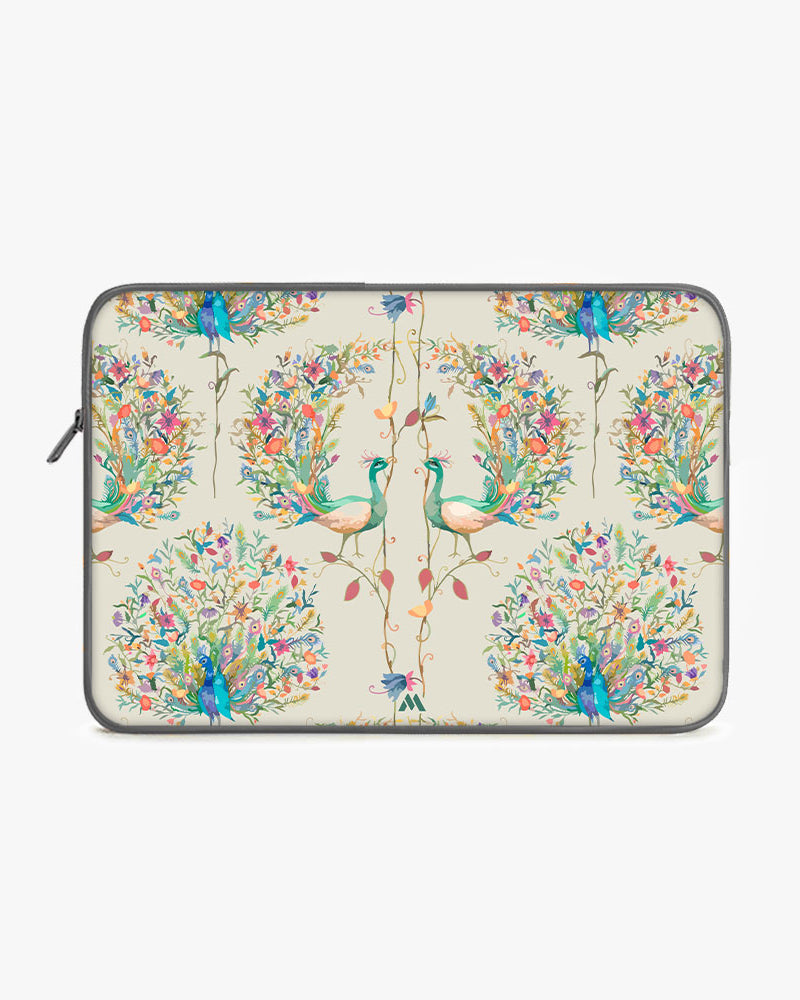 Peacock Fidelity MacBook / Laptop-Sleeve Mobile Case by CoverMeUp - Style 14