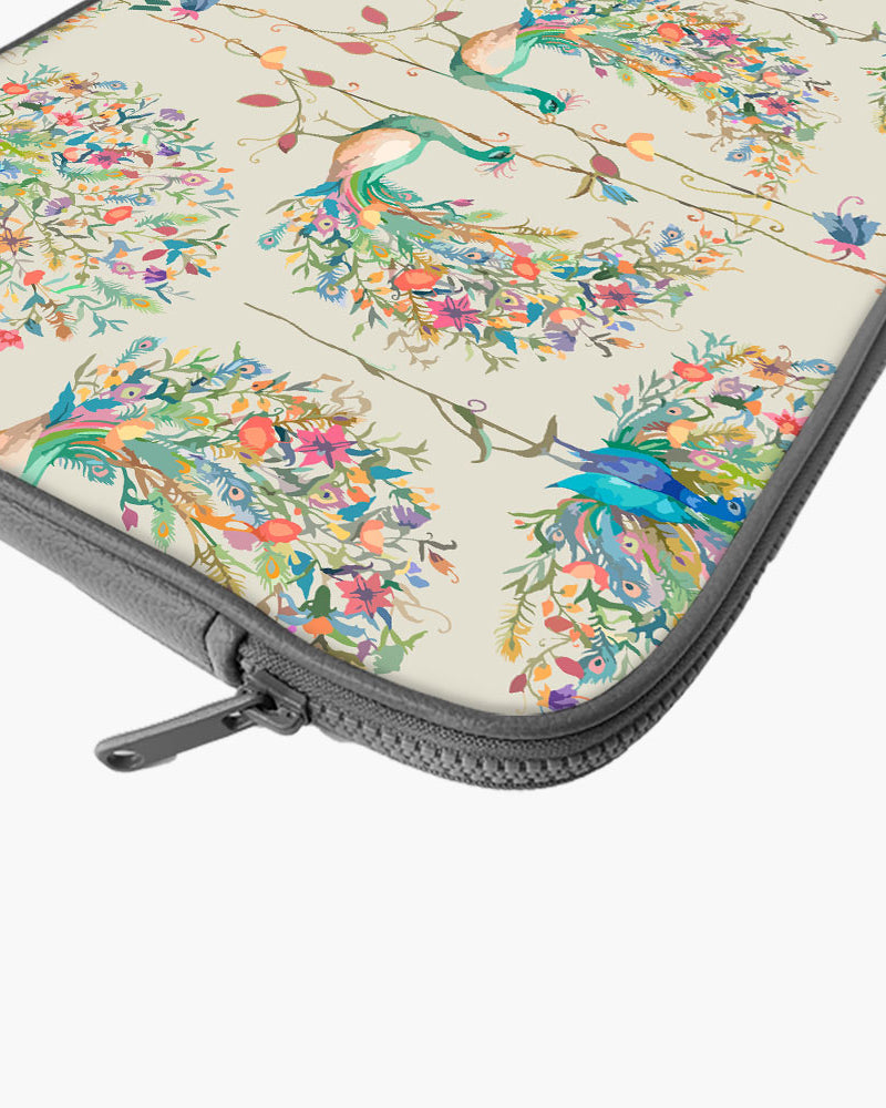 Peacock Fidelity MacBook / Laptop-Sleeve Mobile Case by CoverMeUp - Style 111