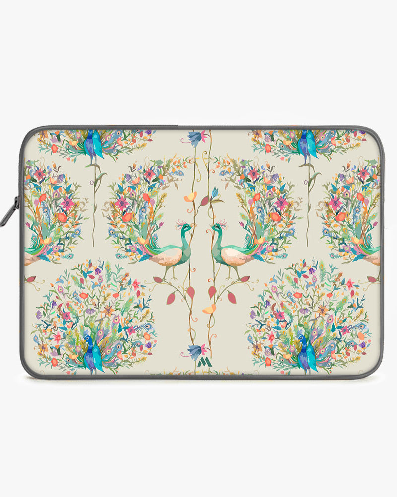 Peacock Fidelity MacBook / Laptop-Sleeve Mobile Case by CoverMeUp - Style 16