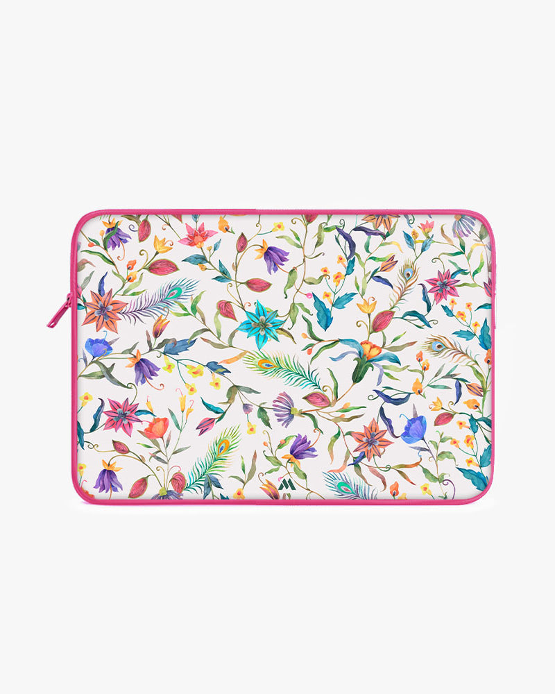 Peacock Feathers in the Garden MacBook / Laptop-Sleeve Mobile Case by CoverMeUp