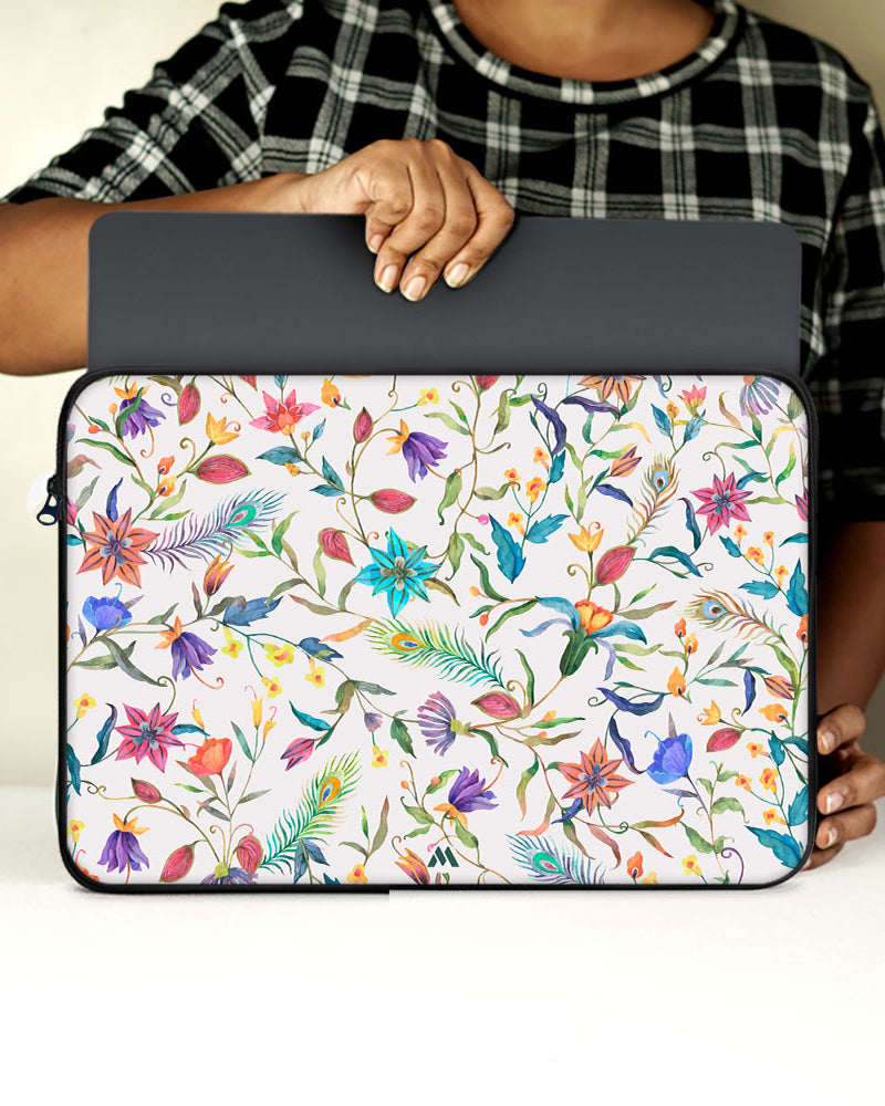 Peacock Feathers in the Garden MacBook / Laptop-Sleeve Mobile Case by CoverMeUp - Style 58