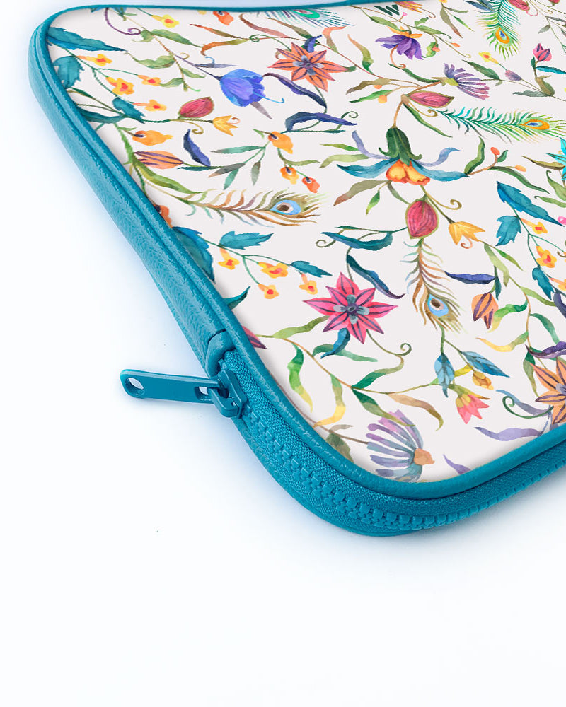 Peacock Feathers in the Garden MacBook / Laptop-Sleeve Mobile Case by CoverMeUp - Style 80