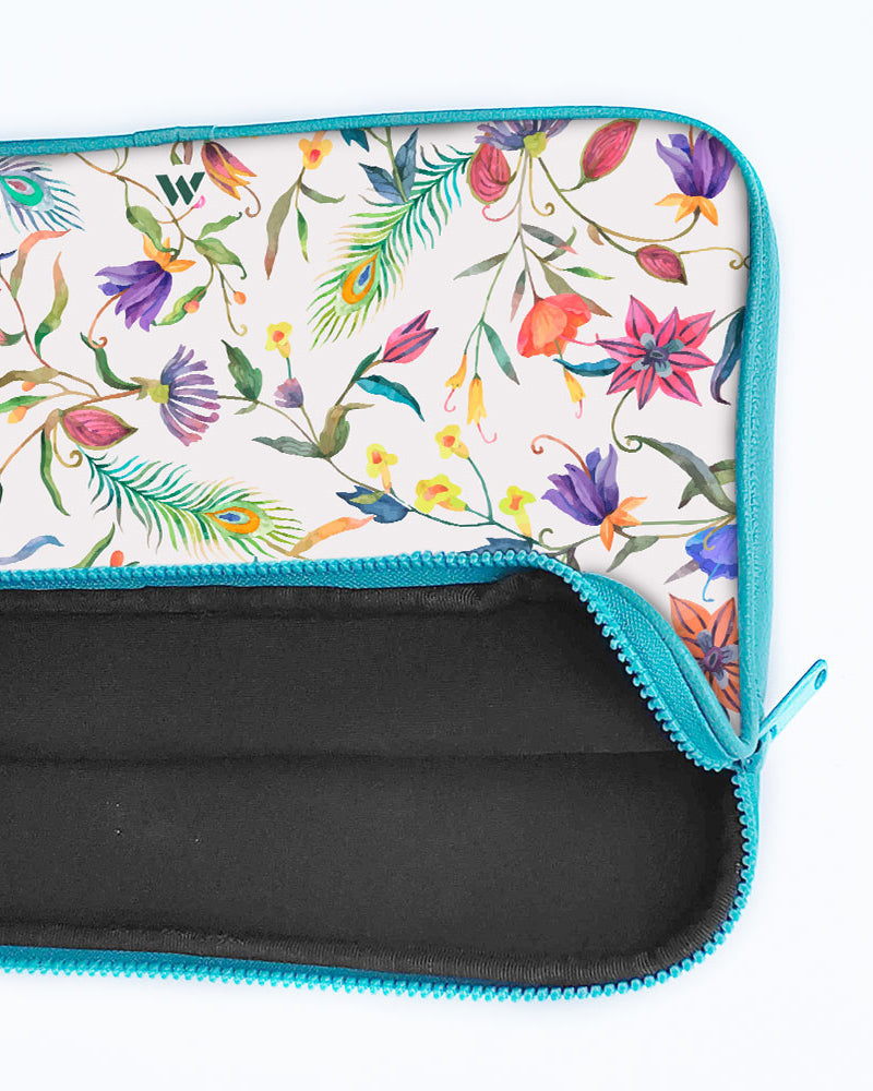 Peacock Feathers in the Garden MacBook / Laptop-Sleeve Mobile Case by CoverMeUp - Style 99