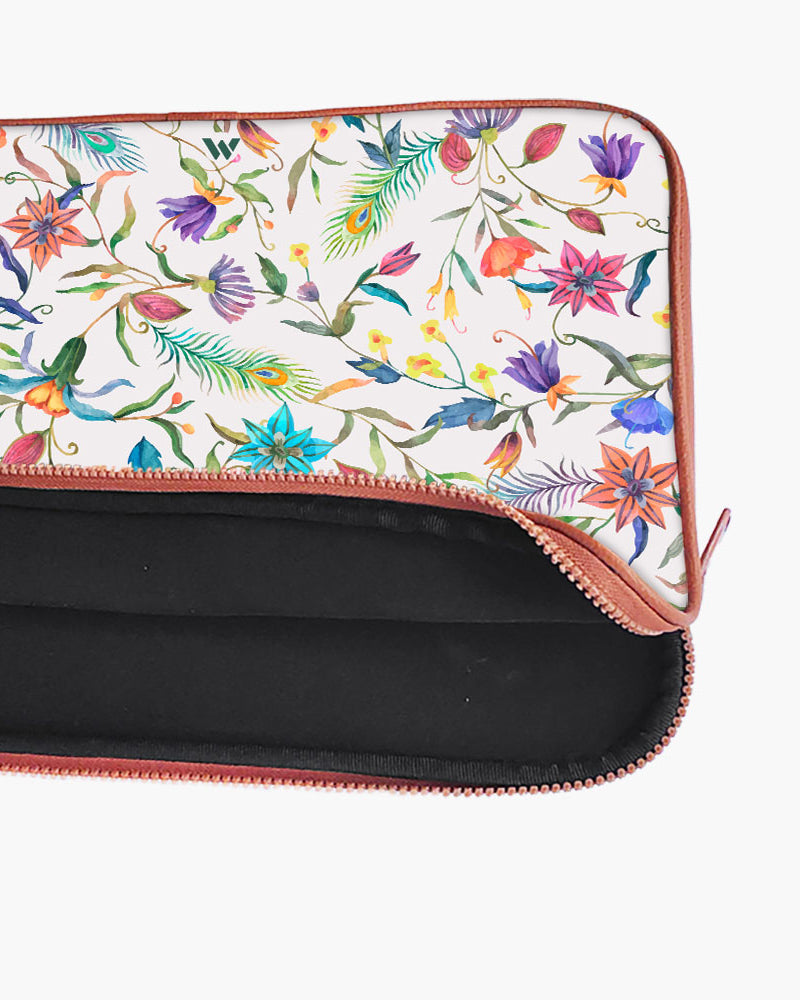 Peacock Feathers in the Garden MacBook / Laptop-Sleeve Mobile Case by CoverMeUp - Style 127