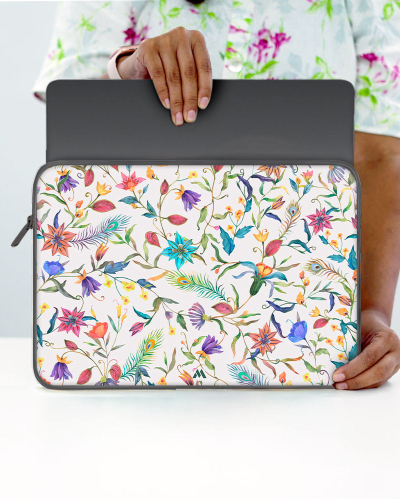 Peacock Feathers in the Garden MacBook / Laptop-Sleeve Mobile Case by CoverMeUp - Style 135