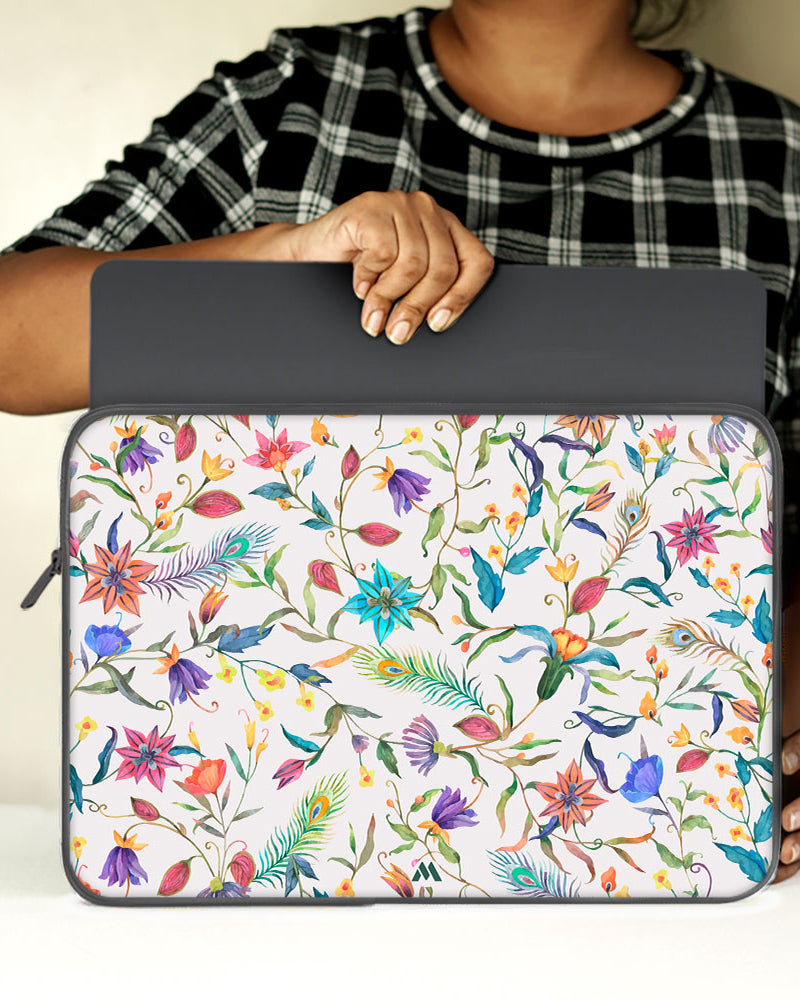 Peacock Feathers in the Garden MacBook / Laptop-Sleeve Mobile Case by CoverMeUp - Style 142