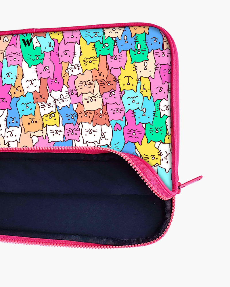 Kawaii Kitty MacBook / Laptop-Sleeve Mobile Case by CoverMeUp - Style 32