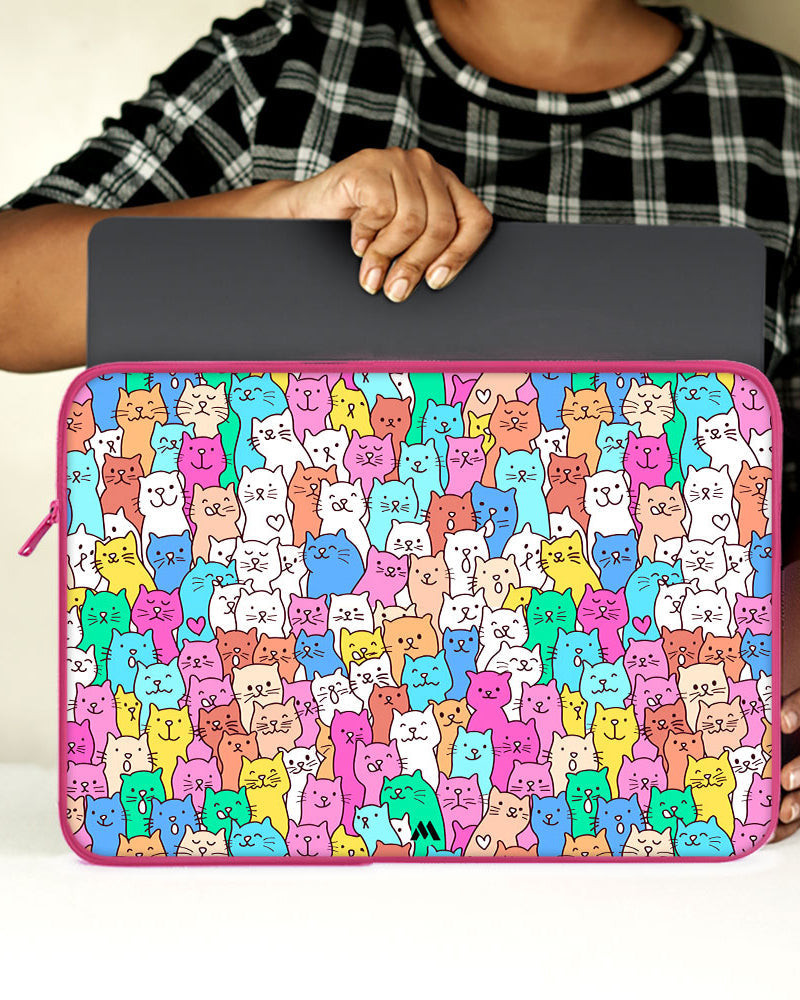 Kawaii Kitty MacBook / Laptop-Sleeve Mobile Case by CoverMeUp - Style 33