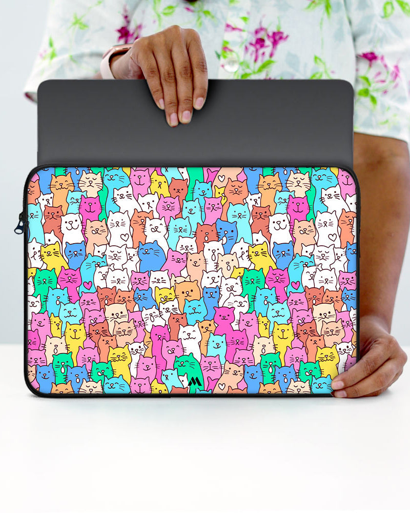 Kawaii Kitty MacBook / Laptop-Sleeve Mobile Case by CoverMeUp - Style 47