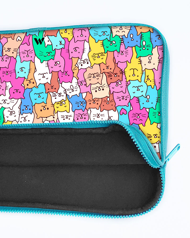 Kawaii Kitty MacBook / Laptop-Sleeve Mobile Case by CoverMeUp - Style 81