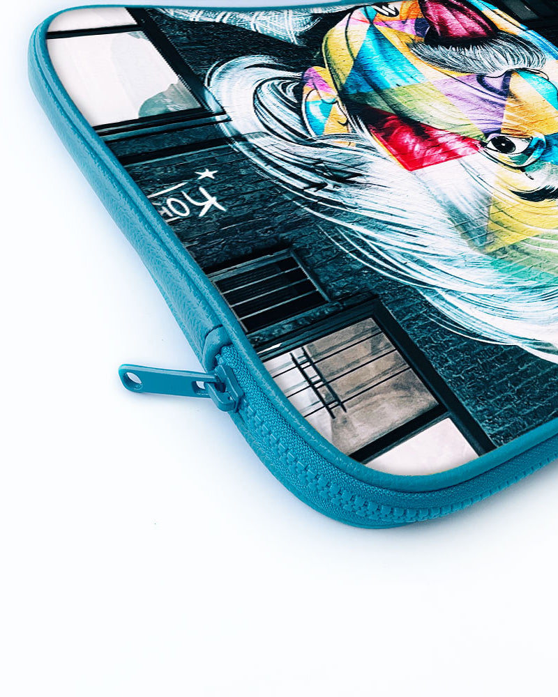 Graffiti-Einstein MacBook / Laptop-Sleeve Mobile Case by CoverMeUp - Style 30