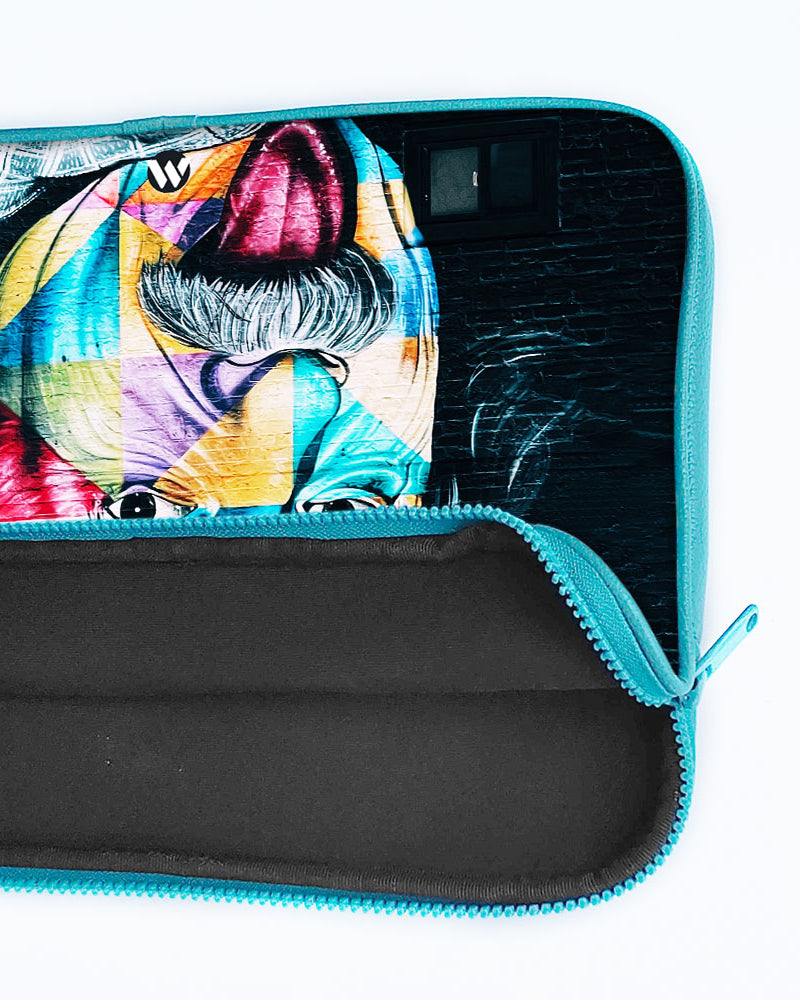 Graffiti-Einstein MacBook / Laptop-Sleeve Mobile Case by CoverMeUp - Style 35