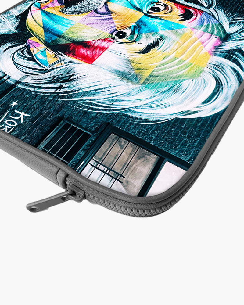 Graffiti-Einstein MacBook / Laptop-Sleeve Mobile Case by CoverMeUp - Style 86