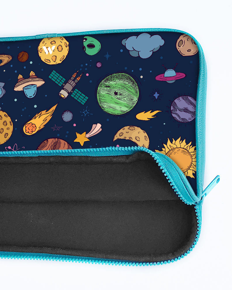 Space Frenzy MacBook / Laptop-Sleeve Mobile Case by CoverMeUp - Style 71
