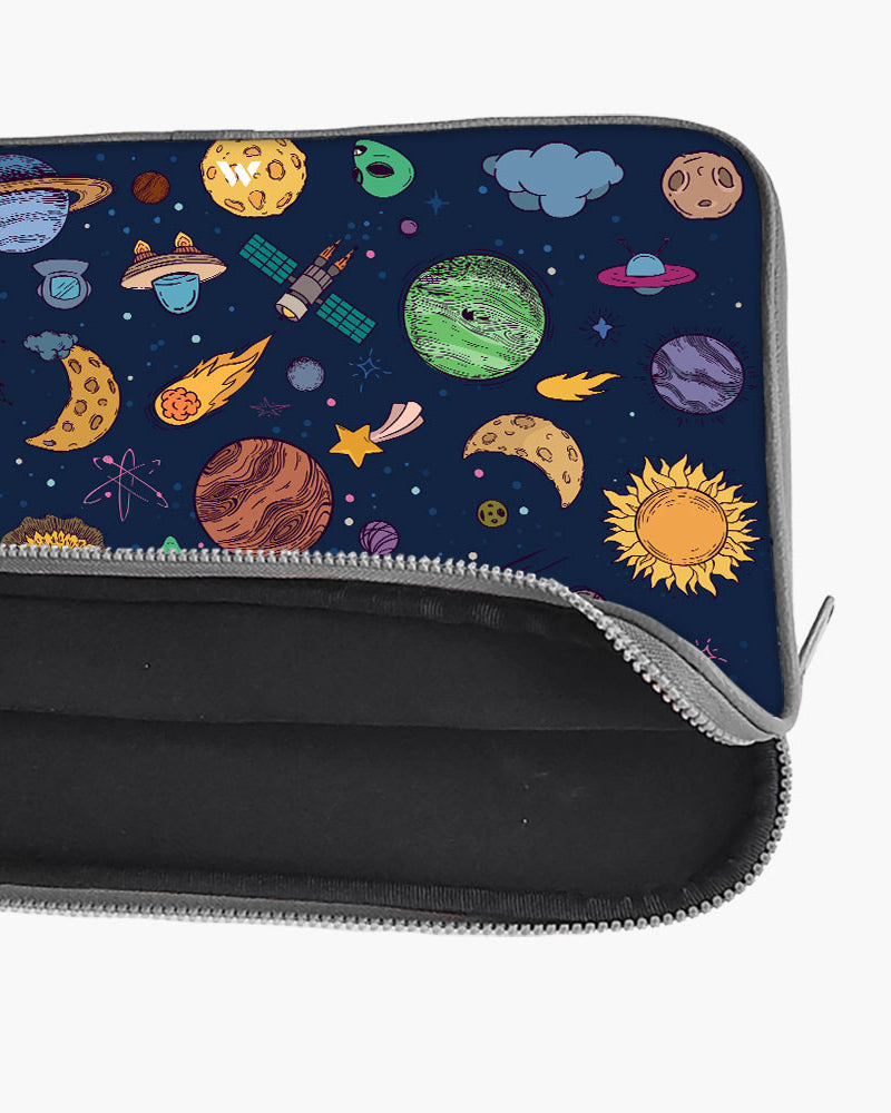 Space Frenzy MacBook / Laptop-Sleeve Mobile Case by CoverMeUp - Style 127