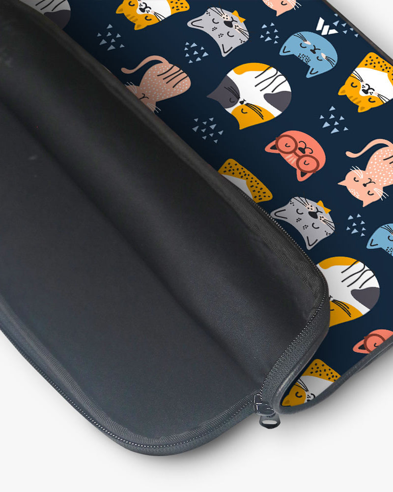 Kitty Galore MacBook / Laptop-Sleeve Mobile Case by CoverMeUp - Style 36