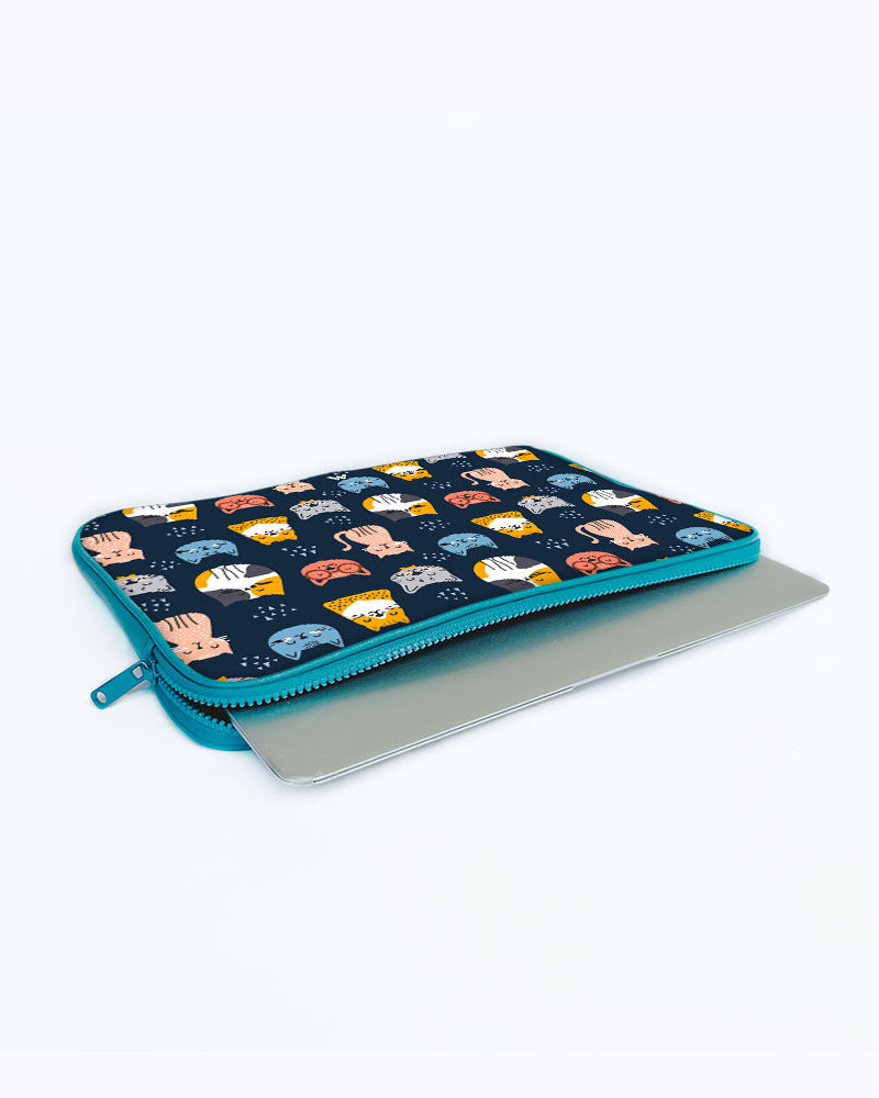 Kitty Galore MacBook / Laptop-Sleeve Mobile Case by CoverMeUp - Style 56