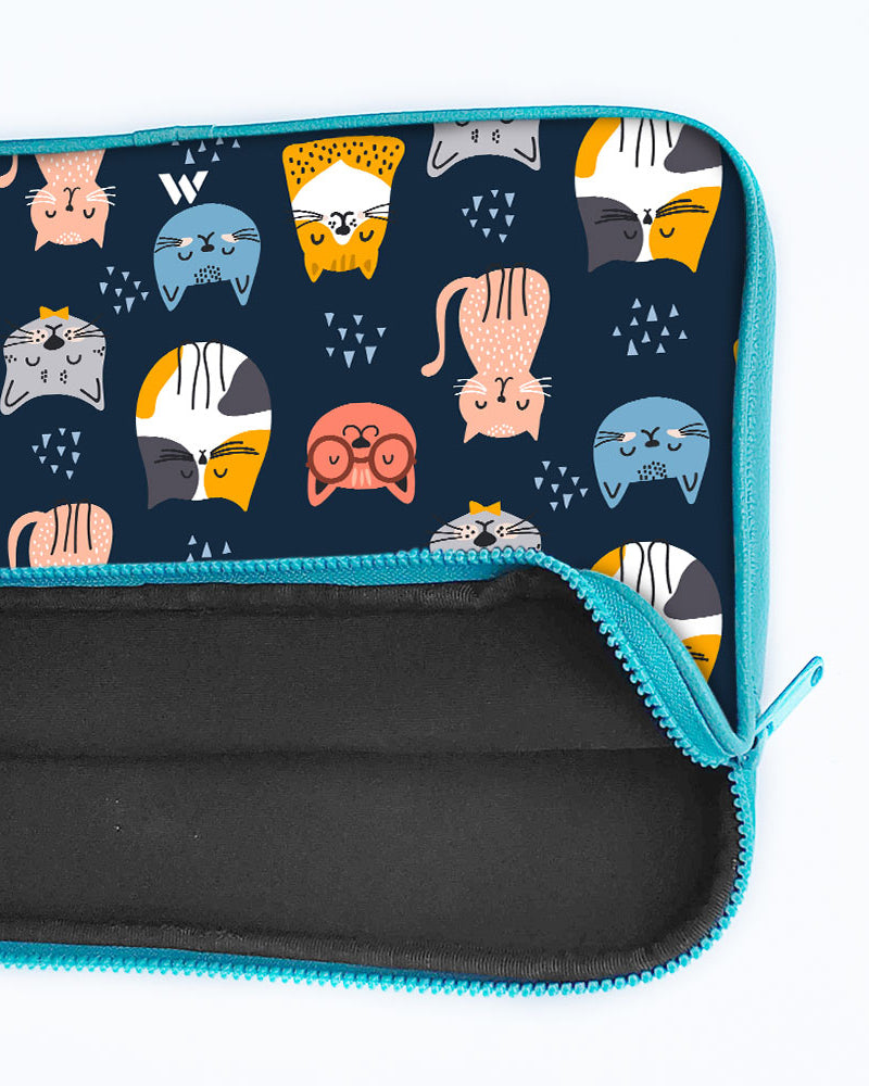 Kitty Galore MacBook / Laptop-Sleeve Mobile Case by CoverMeUp - Style 57