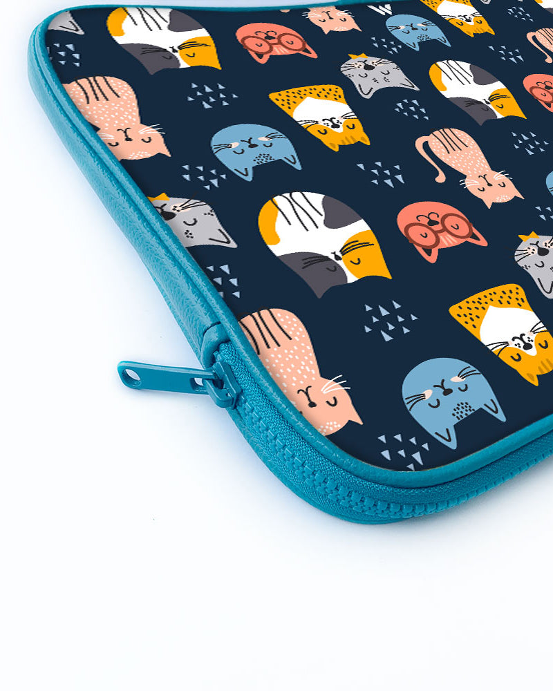 Kitty Galore MacBook / Laptop-Sleeve Mobile Case by CoverMeUp - Style 73