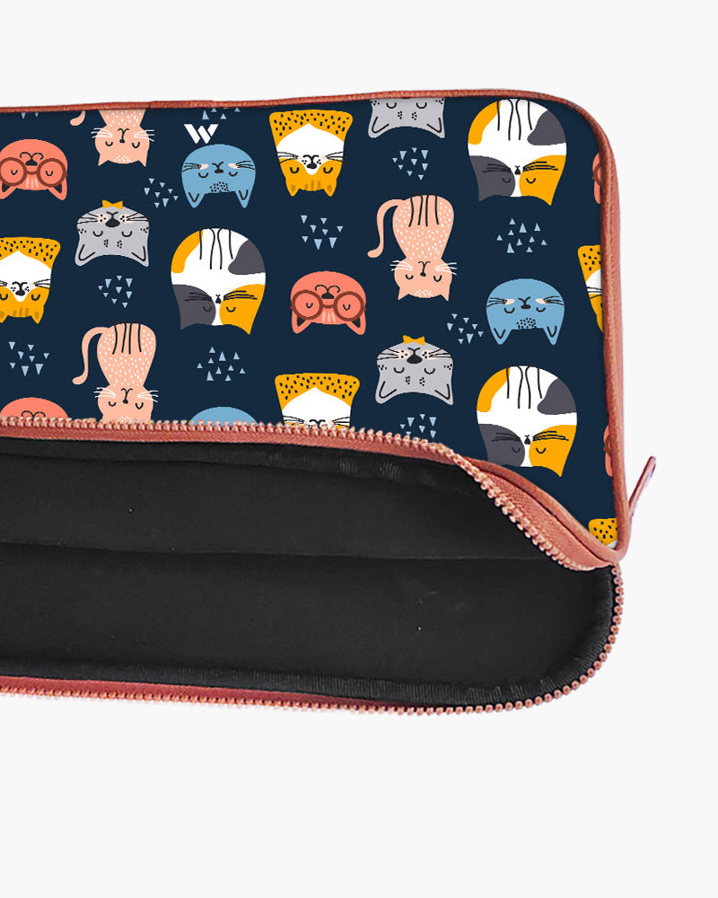 Kitty Galore MacBook / Laptop-Sleeve Mobile Case by CoverMeUp - Style 80