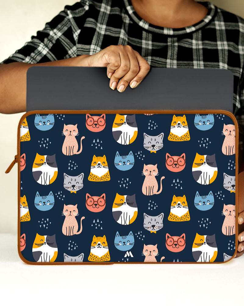 Kitty Galore MacBook / Laptop-Sleeve Mobile Case by CoverMeUp - Style 86