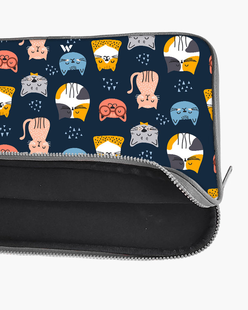 Kitty Galore MacBook / Laptop-Sleeve Mobile Case by CoverMeUp - Style 108