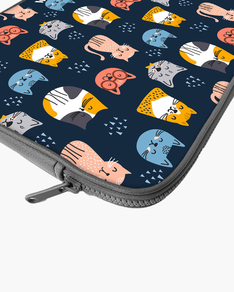 Kitty Galore MacBook / Laptop-Sleeve Mobile Case by CoverMeUp - Style 115