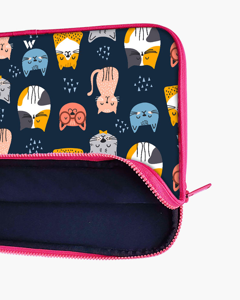 Kitty Galore MacBook / Laptop-Sleeve Mobile Case by CoverMeUp - Style 155