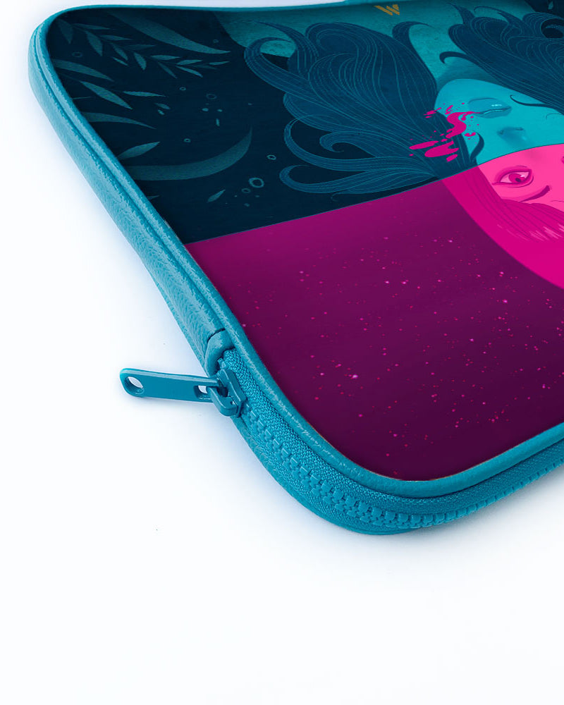 Under the Surface MacBook / Laptop-Sleeve Mobile Case by CoverMeUp - Style 93