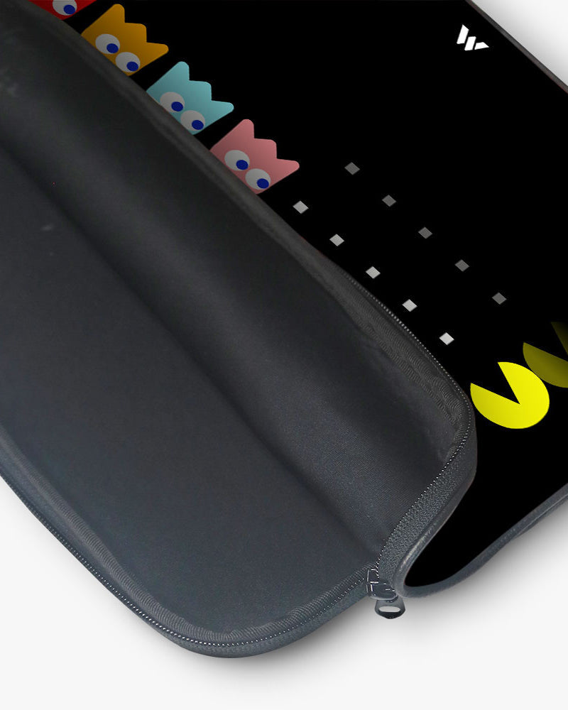 Pacman MacBook / Laptop-Sleeve Mobile Case by CoverMeUp - Style 18