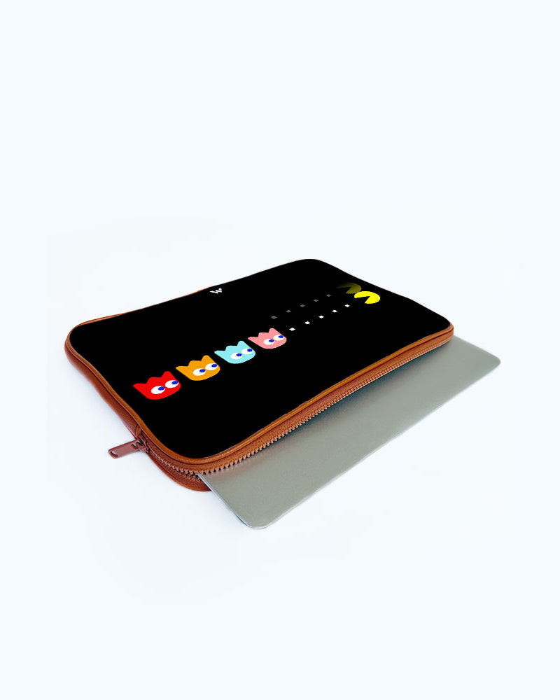 Pacman MacBook / Laptop-Sleeve Mobile Case by CoverMeUp - Style 45