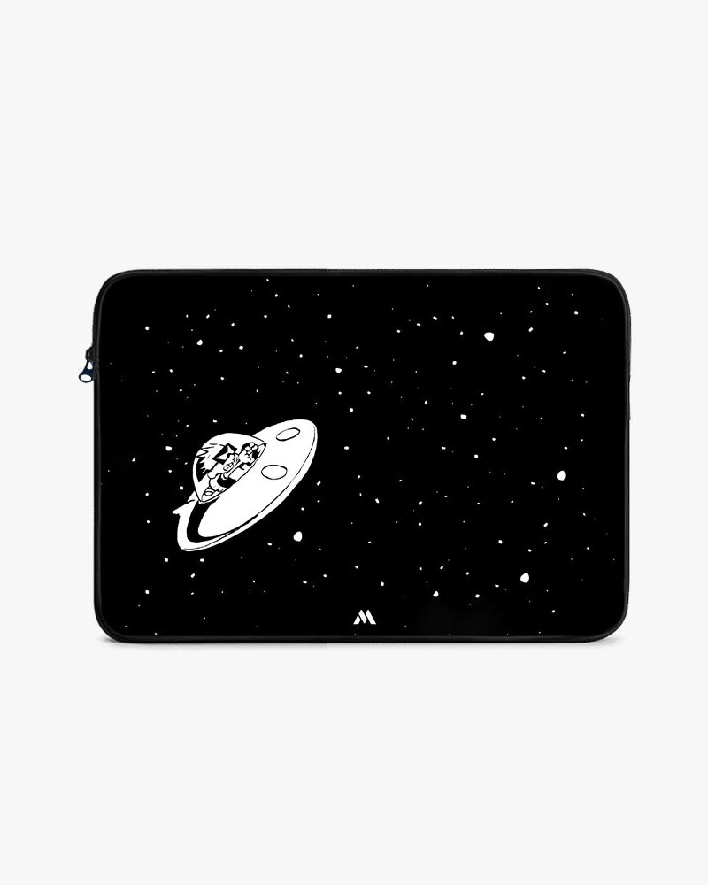 Calvin as Spaceman Spiff MacBook / Laptop-Sleeve Mobile Case by CoverMeUp