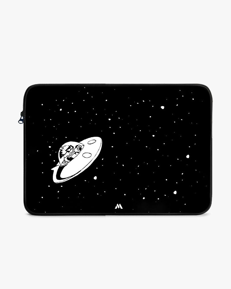 Calvin as Spaceman Spiff MacBook / Laptop-Sleeve Mobile Case by CoverMeUp - Style 2