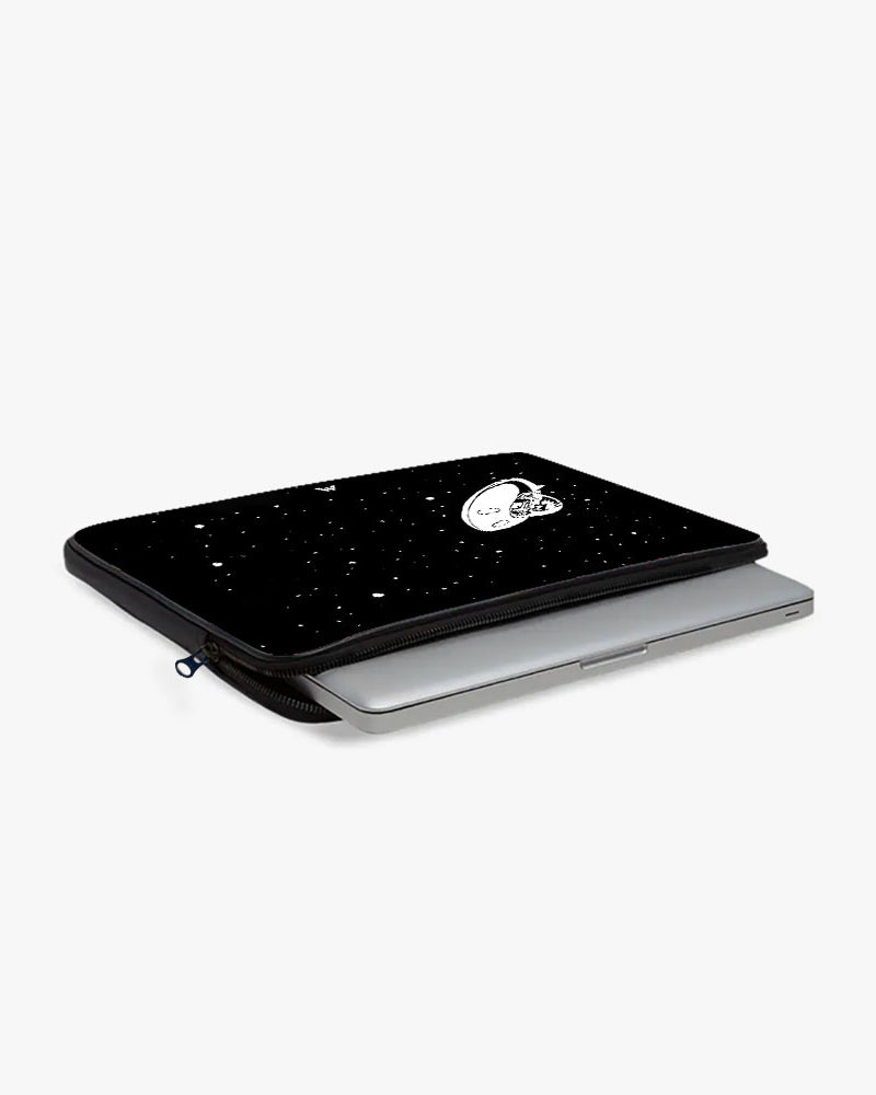 Calvin as Spaceman Spiff MacBook / Laptop-Sleeve Mobile Case by CoverMeUp - Style 23