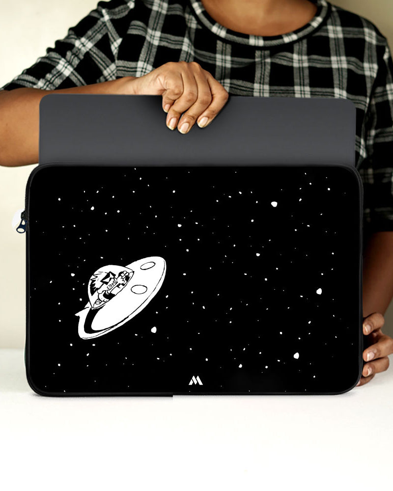 Calvin as Spaceman Spiff MacBook / Laptop-Sleeve Mobile Case by CoverMeUp - Style 32
