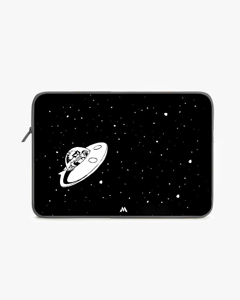 Calvin as Spaceman Spiff MacBook / Laptop-Sleeve Mobile Case by CoverMeUp - Style 36