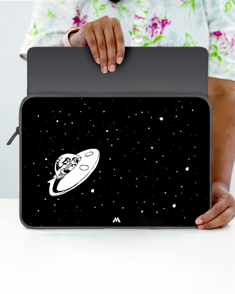 Calvin as Spaceman Spiff MacBook / Laptop-Sleeve Mobile Case by CoverMeUp - Style 39