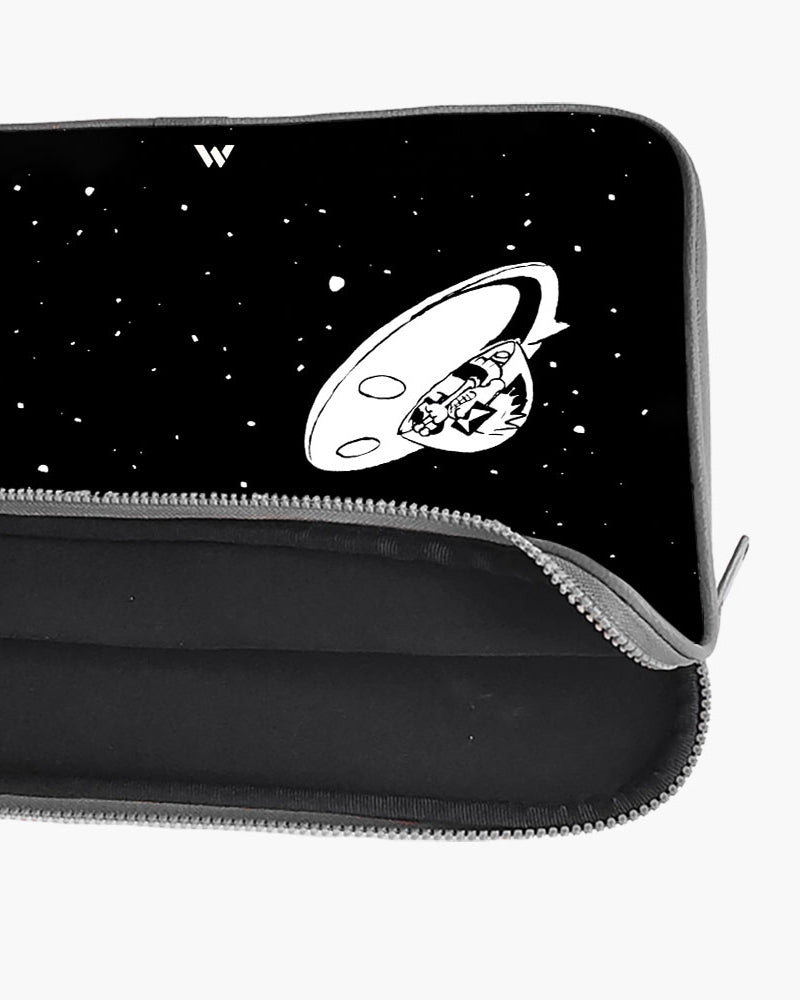 Calvin as Spaceman Spiff MacBook / Laptop-Sleeve Mobile Case by CoverMeUp - Style 52