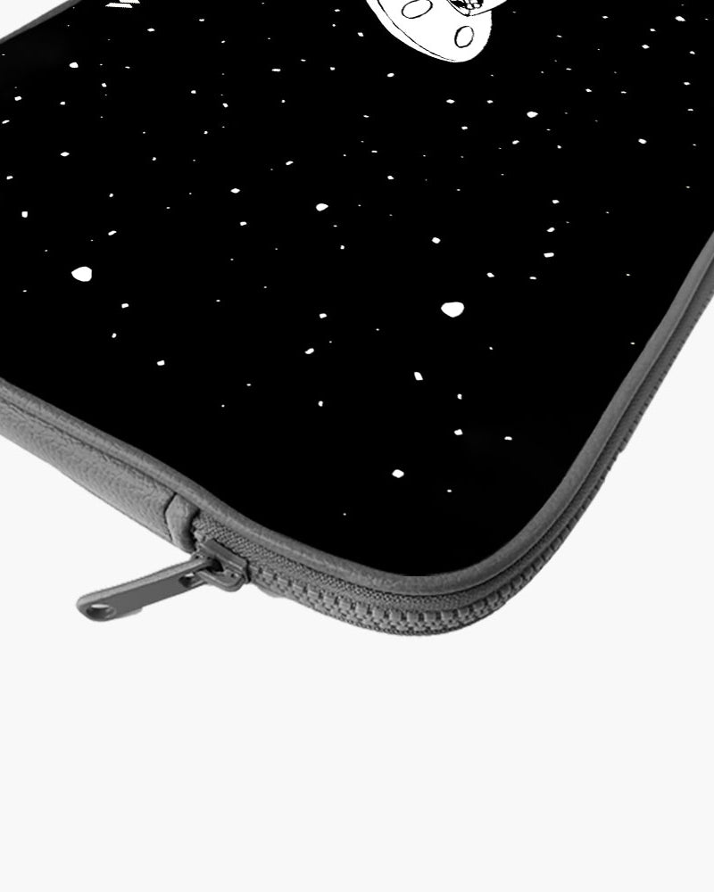 Calvin as Spaceman Spiff MacBook / Laptop-Sleeve Mobile Case by CoverMeUp - Style 54