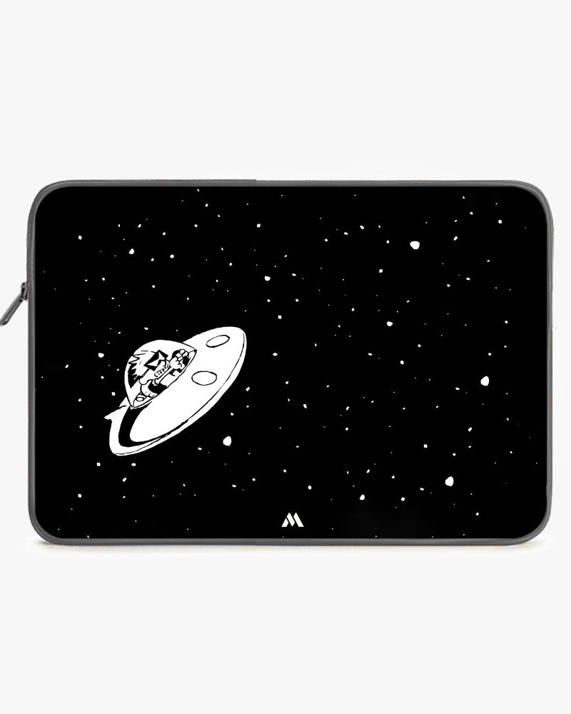 Calvin as Spaceman Spiff MacBook / Laptop-Sleeve Mobile Case by CoverMeUp - Style 8