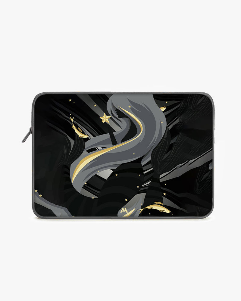 Lady Sunset MacBook / Laptop-Sleeve Mobile Case by CoverMeUp