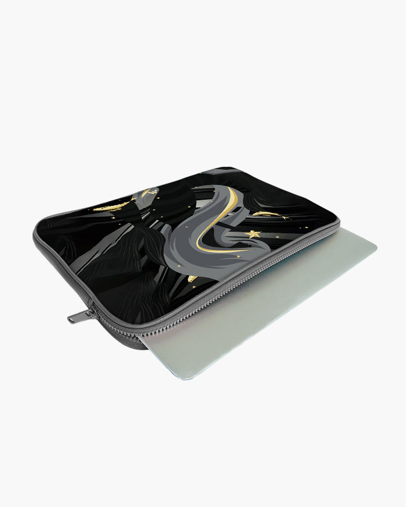 Lady Sunset MacBook / Laptop-Sleeve Mobile Case by CoverMeUp - Style 9