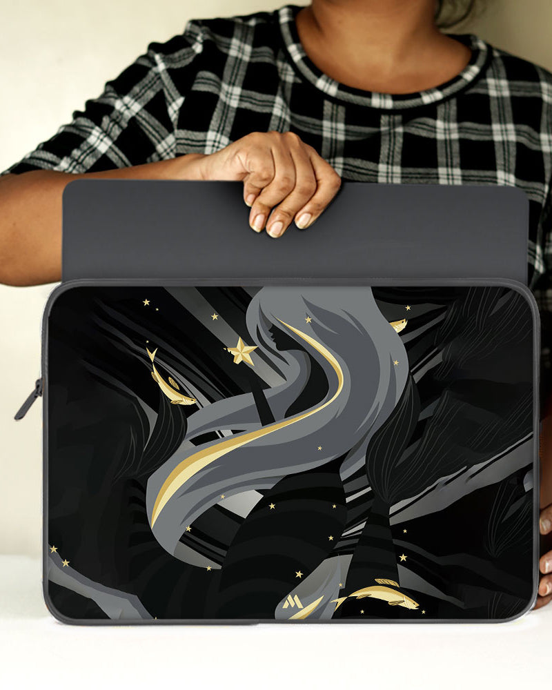 Lady Sunset MacBook / Laptop-Sleeve Mobile Case by CoverMeUp - Style 25